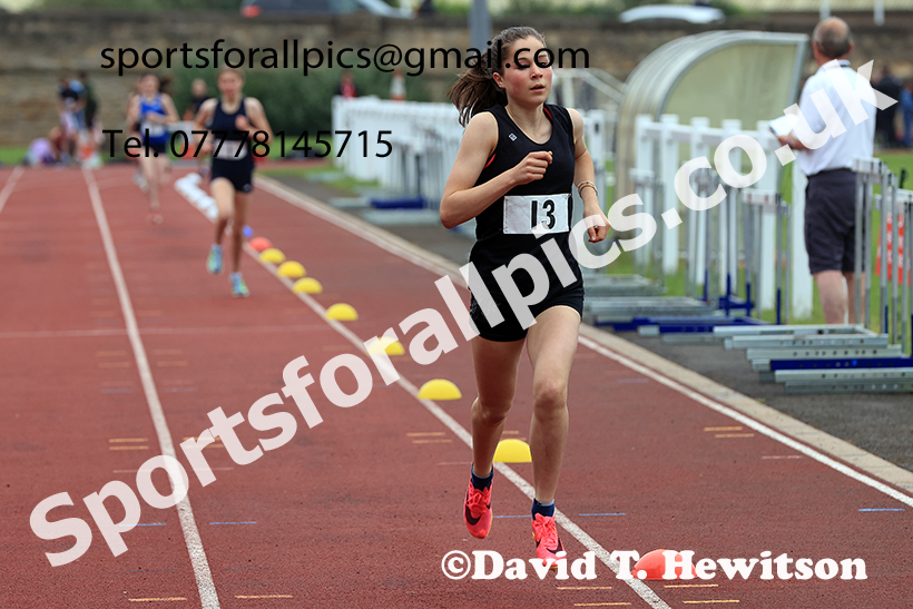 Girls 800 metres, 2025 Northumberland Schools Track and Fields, Wentworth, Hexham. Photo: David T. Hewitson/Sports for All Pics